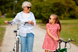 anziani e bicicletta
