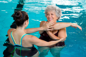 ginnastica piscina anziani